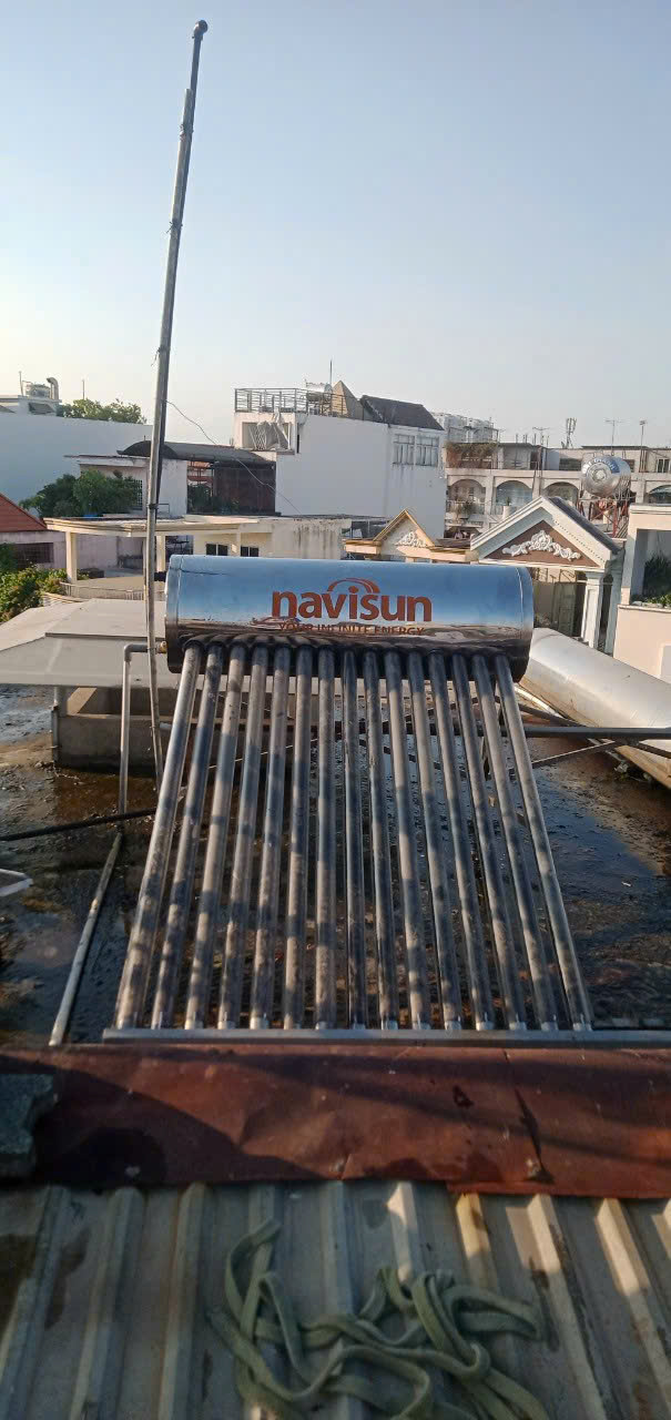 Lắp đặt máy nước nóng NLMT tại Quận 7, HCM – Kiểm tra miễn phí trước thi công
