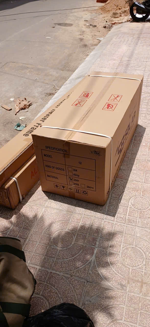 Vệ sinh, bảo dưỡng máy nước nóng NLMT sau lắp đặt giúp tiết kiệm điện tại Quận 6, HCM