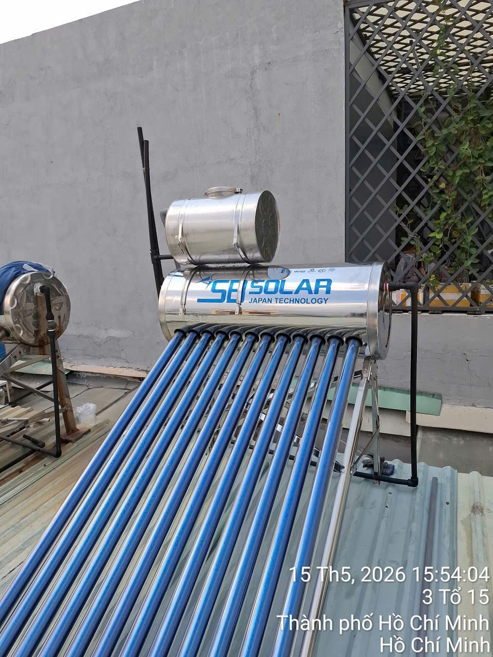 Lắp đặt máy nước nóng NLMT tại Quận Bình Thạnh, HCM - Thiết bị độ bền cao, giữ nhiệt tốt
